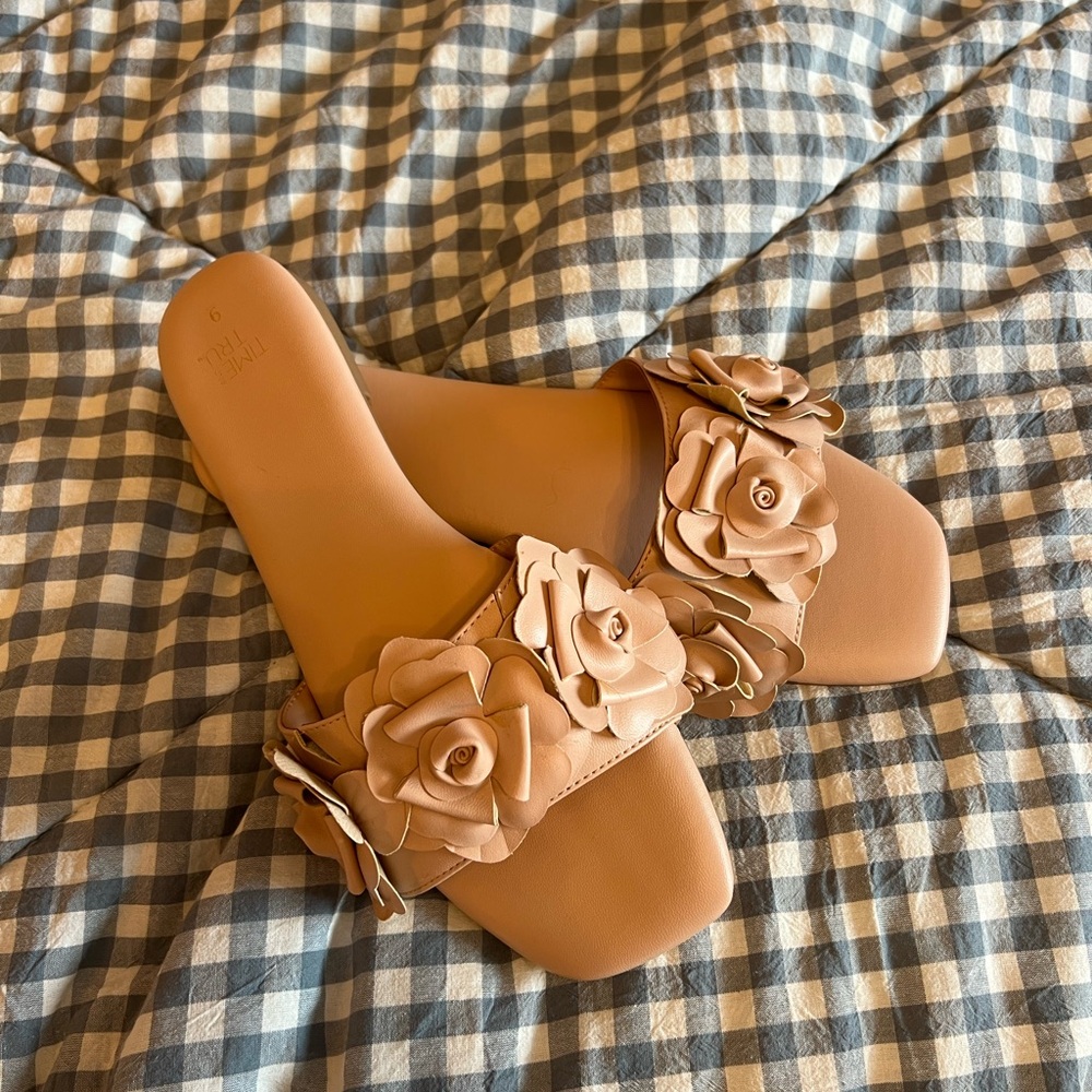 Time and Tru Floral Tan Slide Sandals